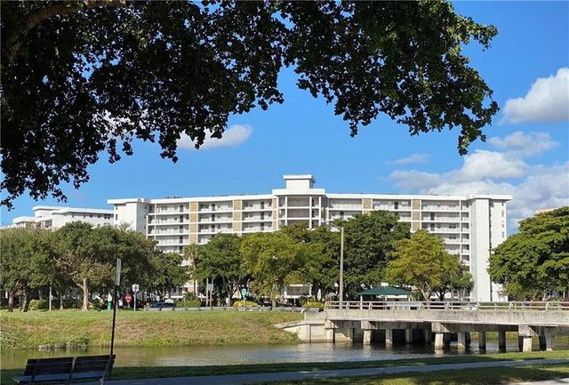 625 Oaks Drive 106, Pompano Beach, FL 33069