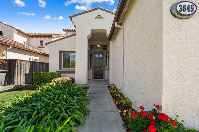 3845 Tahoe St, West Sacramento, CA 95691