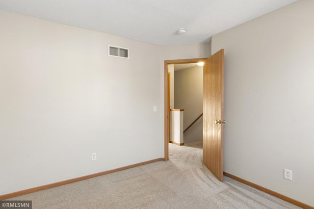 15512 Flyboat Lane 162, Apple Valley, MN 55124