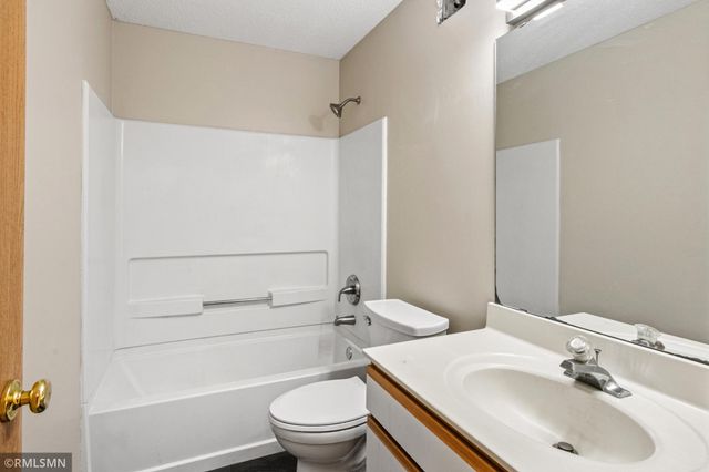 15512 Flyboat Lane 162, Apple Valley, MN 55124