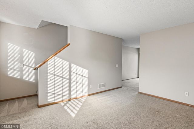 15512 Flyboat Lane 162, Apple Valley, MN 55124