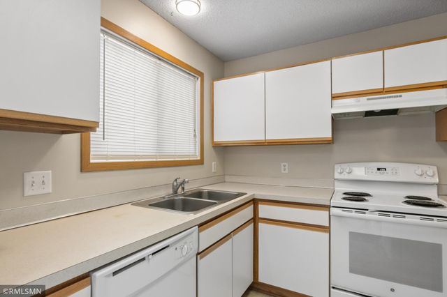 15512 Flyboat Lane 162, Apple Valley, MN 55124