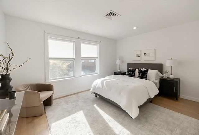 16 Boardman St 105, Boston, MA 02128