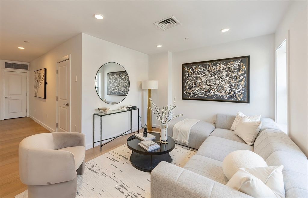 16 Boardman St 105, Boston, MA 02128