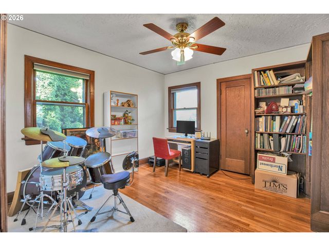 10630 Sw GARDEN PARK Pl, Portland, OR 97223