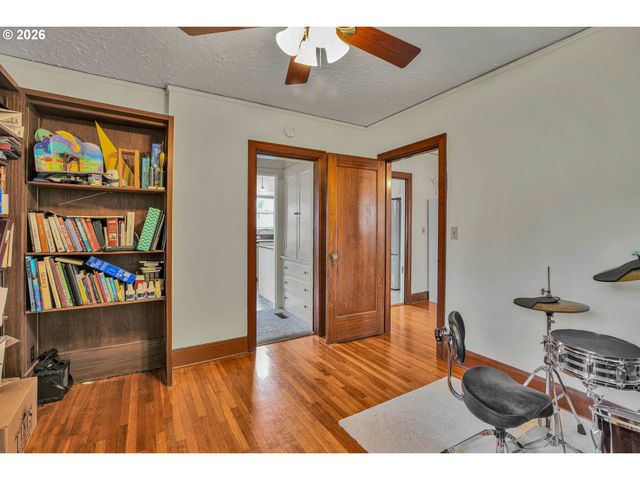 10630 Sw GARDEN PARK Pl, Portland, OR 97223