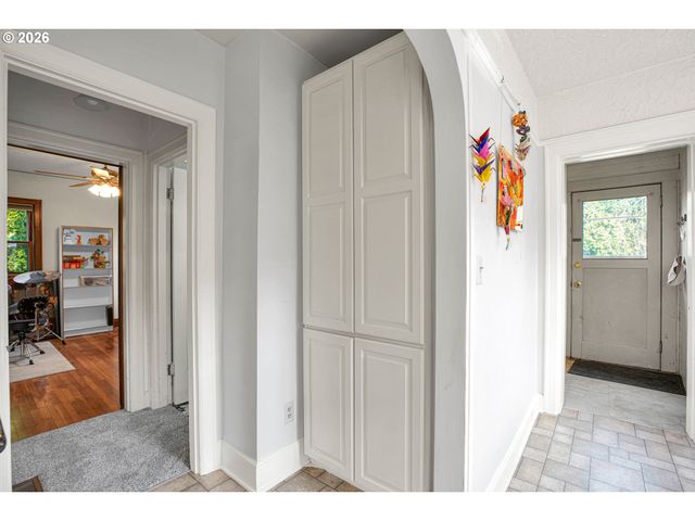 10630 Sw GARDEN PARK Pl, Portland, OR 97223