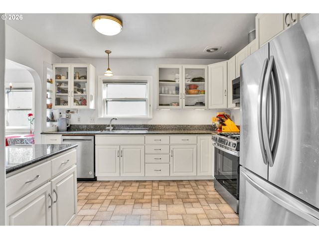 10630 Sw GARDEN PARK Pl, Portland, OR 97223