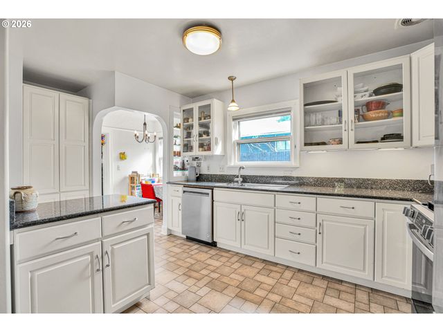 10630 Sw GARDEN PARK Pl, Portland, OR 97223