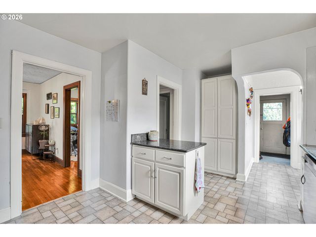 10630 Sw GARDEN PARK Pl, Portland, OR 97223