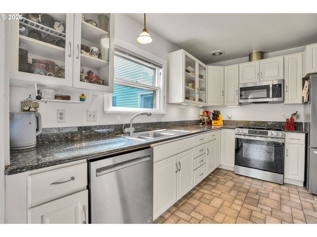 10630 Sw GARDEN PARK Pl, Portland, OR 97223