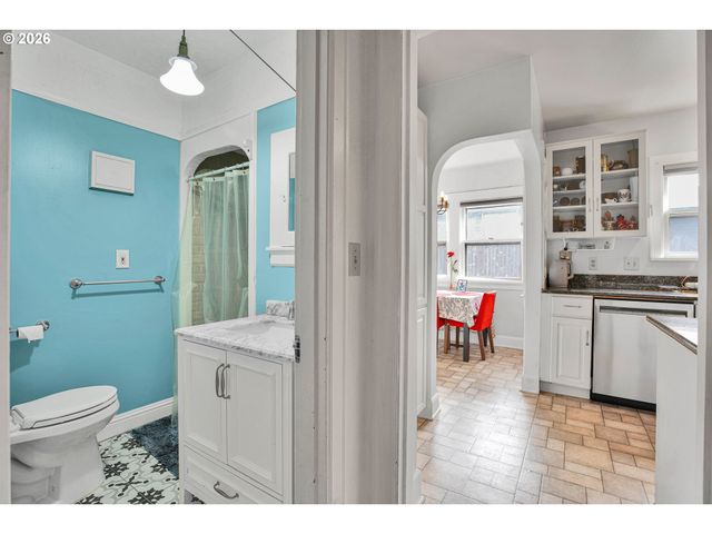 10630 Sw GARDEN PARK Pl, Portland, OR 97223