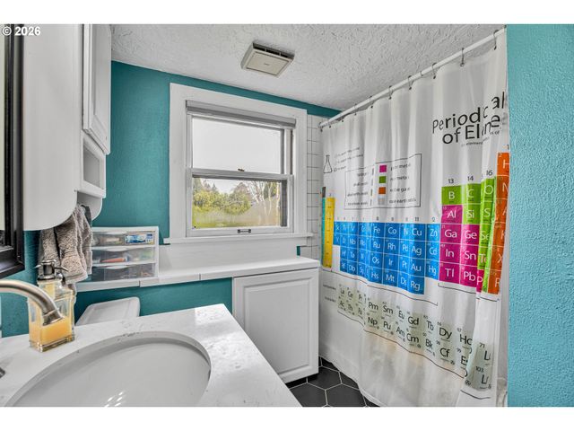 10630 Sw GARDEN PARK Pl, Portland, OR 97223