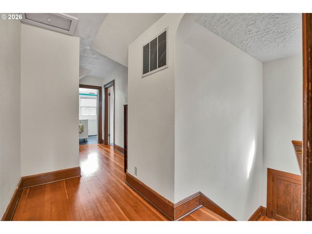 10630 Sw GARDEN PARK Pl, Portland, OR 97223