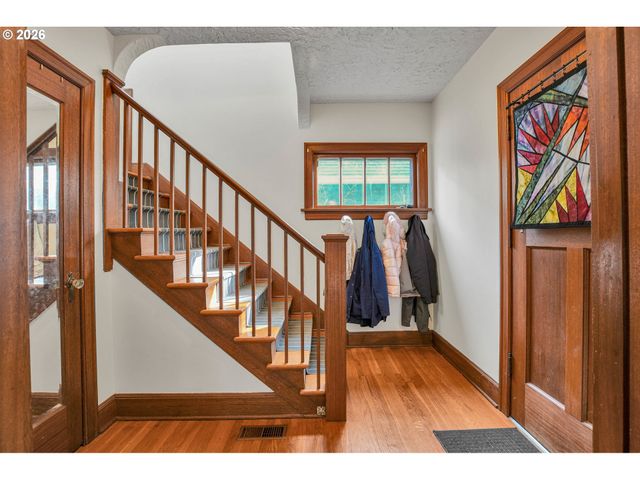 10630 Sw GARDEN PARK Pl, Portland, OR 97223