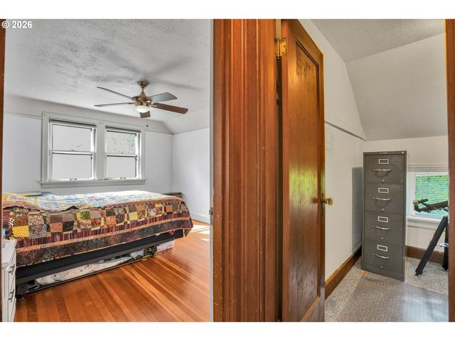 10630 Sw GARDEN PARK Pl, Portland, OR 97223