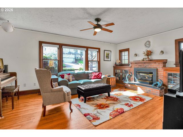 10630 Sw GARDEN PARK Pl, Portland, OR 97223