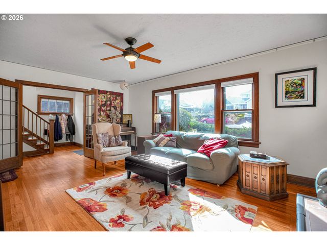 10630 Sw GARDEN PARK Pl, Portland, OR 97223