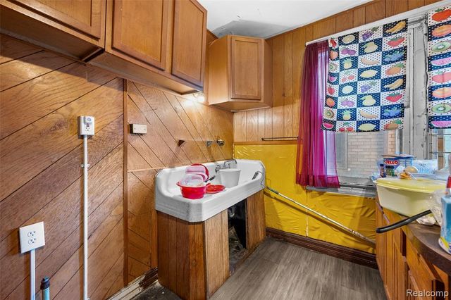 2445 Concord Street, Detroit, MI 48207