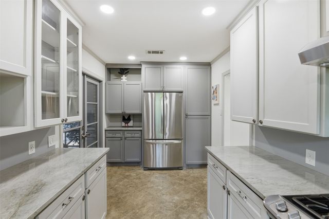 2307 Lawndale Drive, Dallas, TX 75211