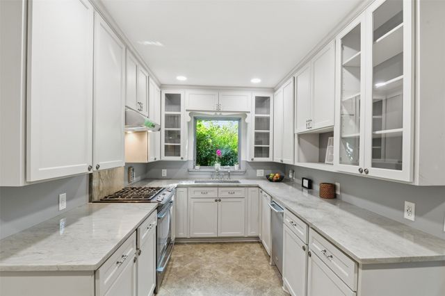 2307 Lawndale Drive, Dallas, TX 75211
