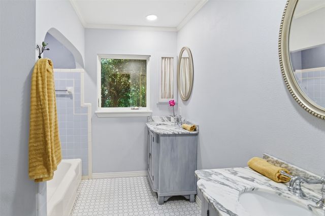 2307 Lawndale Drive, Dallas, TX 75211