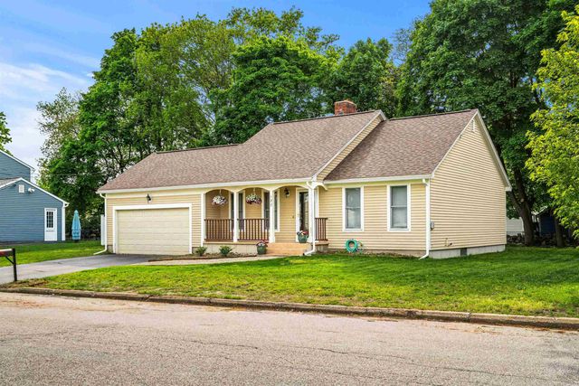 137 Wedgewood Lane, Manchester, NH 03109