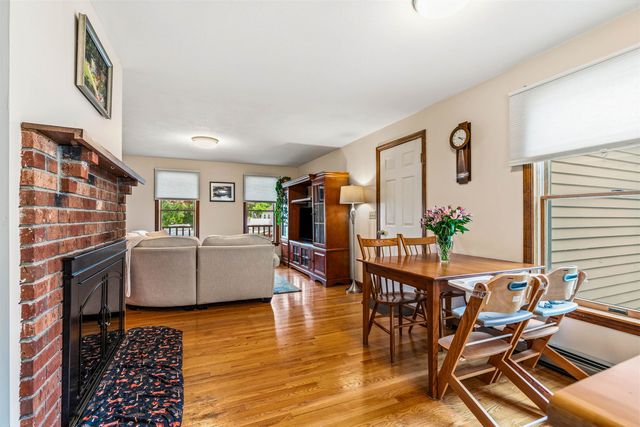 137 Wedgewood Lane, Manchester, NH 03109