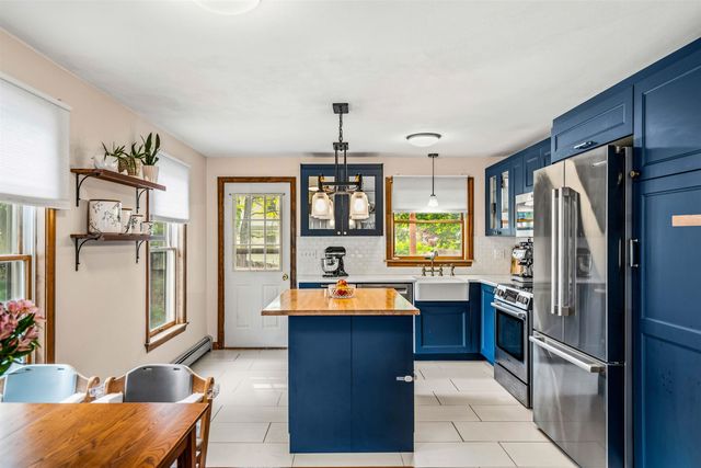 137 Wedgewood Lane, Manchester, NH 03109