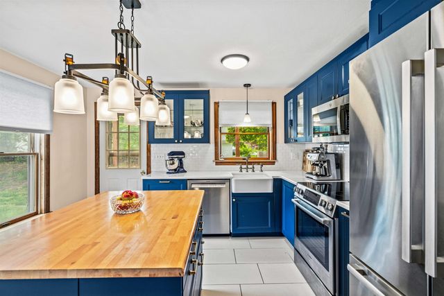 137 Wedgewood Lane, Manchester, NH 03109