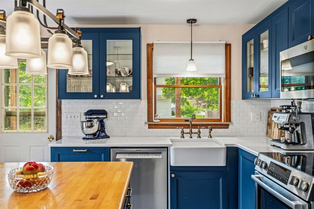 137 Wedgewood Lane, Manchester, NH 03109
