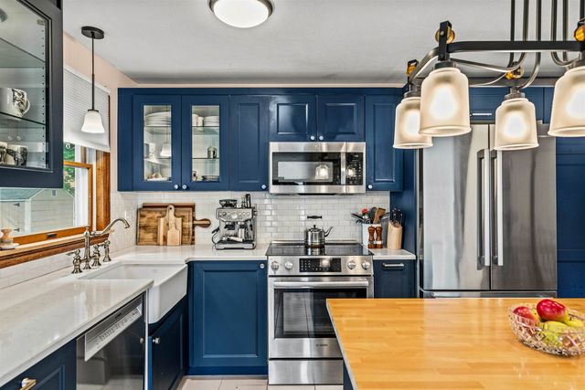 137 Wedgewood Lane, Manchester, NH 03109