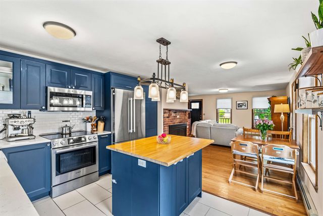 137 Wedgewood Lane, Manchester, NH 03109
