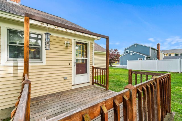 137 Wedgewood Lane, Manchester, NH 03109