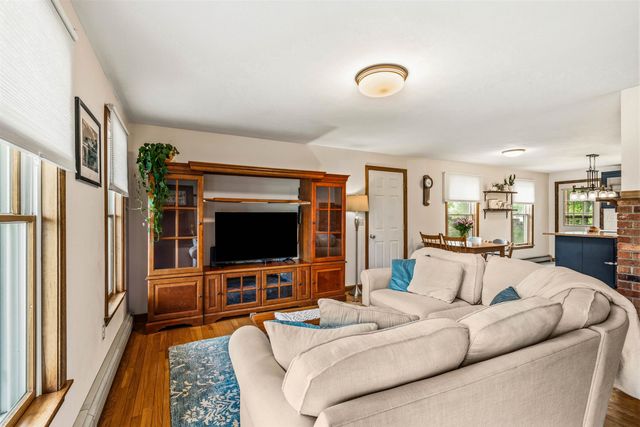 137 Wedgewood Lane, Manchester, NH 03109