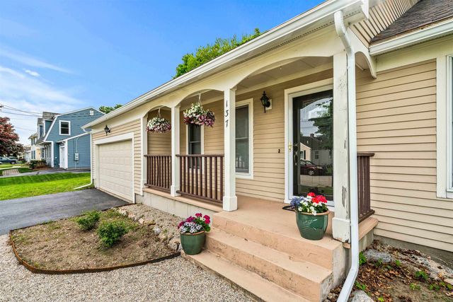 137 Wedgewood Lane, Manchester, NH 03109