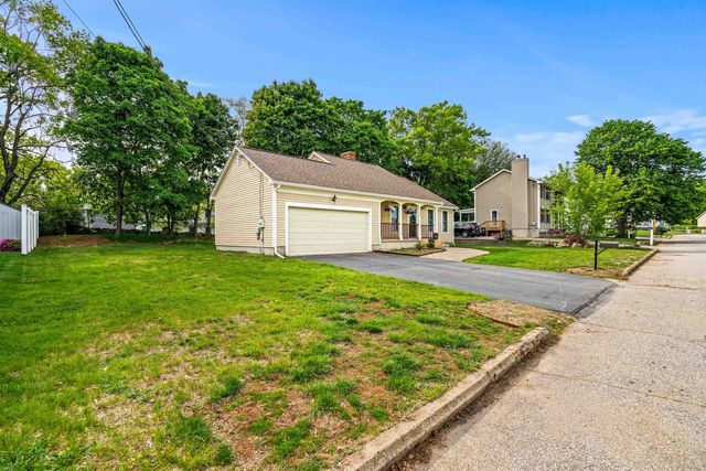 137 Wedgewood Lane, Manchester, NH 03109