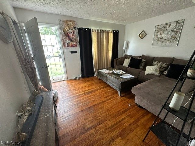 15914 Clearview Avenue, Cleveland, OH 44128
