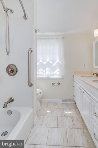 501 E FRANKLIN AVE, Edgewater Park, NJ 08010