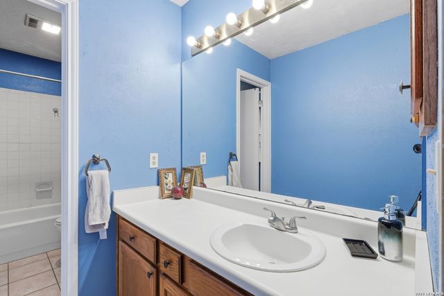 5775 Larkdale Dr, San Antonio, TX 78233