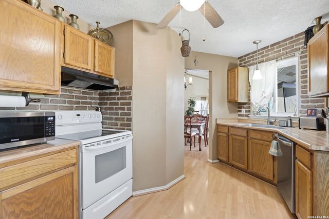 5775 Larkdale Dr, San Antonio, TX 78233