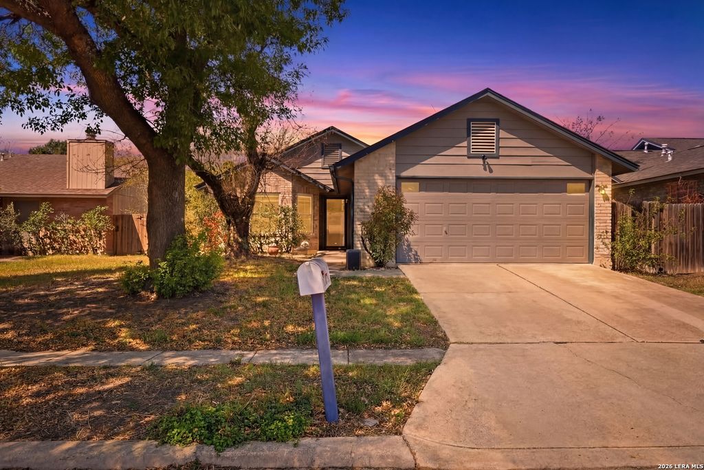 5775 Larkdale Dr, San Antonio, TX 78233