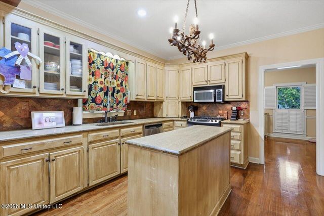 5115 Heatherton Drive, Jackson, MS 39211