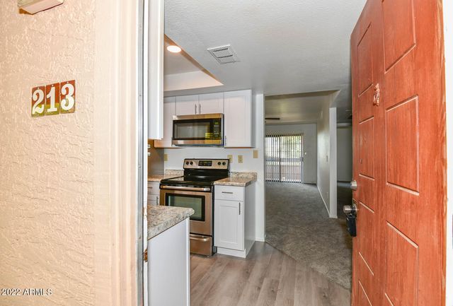 3131 W COCHISE Drive 213, Phoenix, AZ 85051