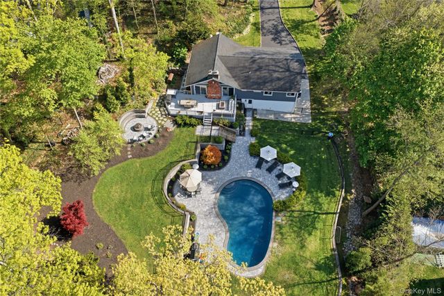 61 Bankside Drive, Centerport, NY 11721