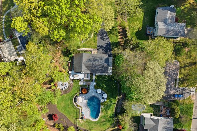 61 Bankside Drive, Centerport, NY 11721