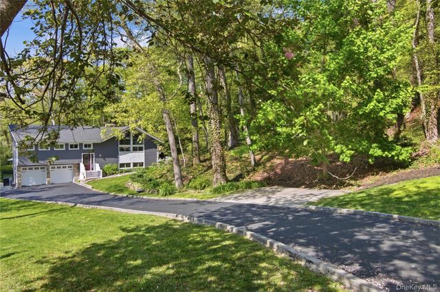 61 Bankside Drive, Centerport, NY 11721