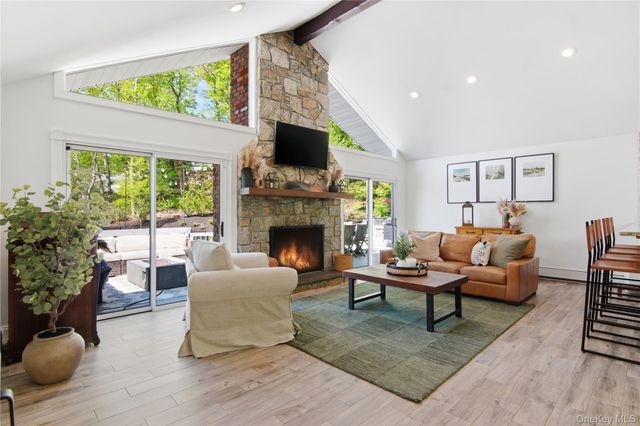 61 Bankside Drive, Centerport, NY 11721