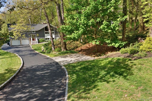 61 Bankside Drive, Centerport, NY 11721