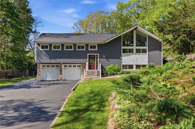 61 Bankside Drive, Centerport, NY 11721